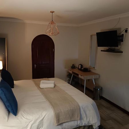 קמפטון פארק Airport Tower Lodge מראה חיצוני תמונה