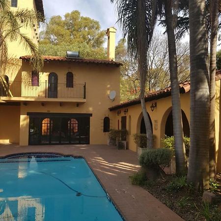 קמפטון פארק Airport Tower Lodge מראה חיצוני תמונה