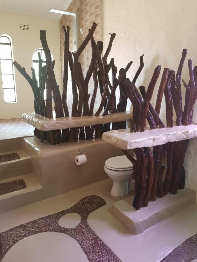 קמפטון פארק Airport Tower Lodge מראה חיצוני תמונה