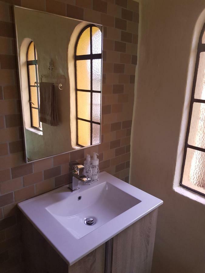 קמפטון פארק Airport Tower Lodge מראה חיצוני תמונה