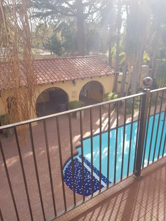 קמפטון פארק Airport Tower Lodge מראה חיצוני תמונה