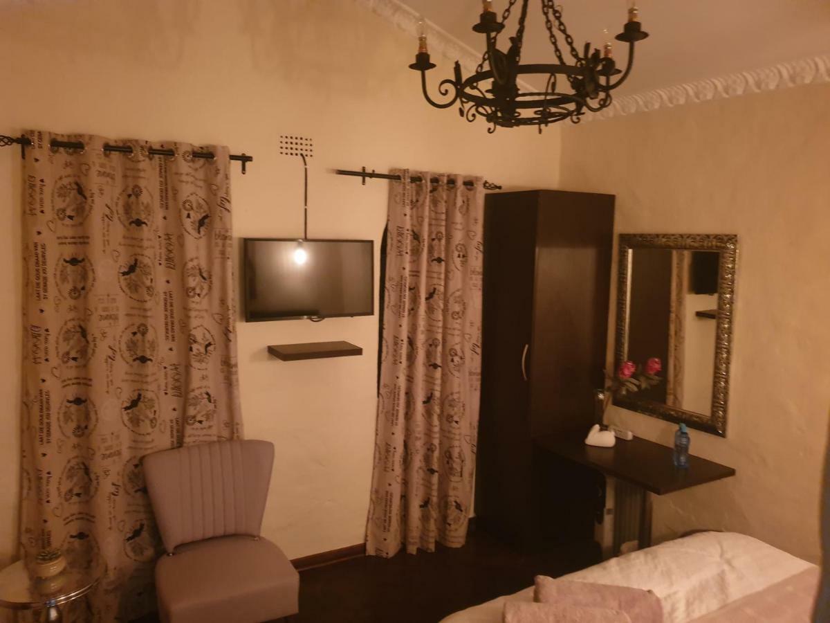 קמפטון פארק Airport Tower Lodge מראה חיצוני תמונה