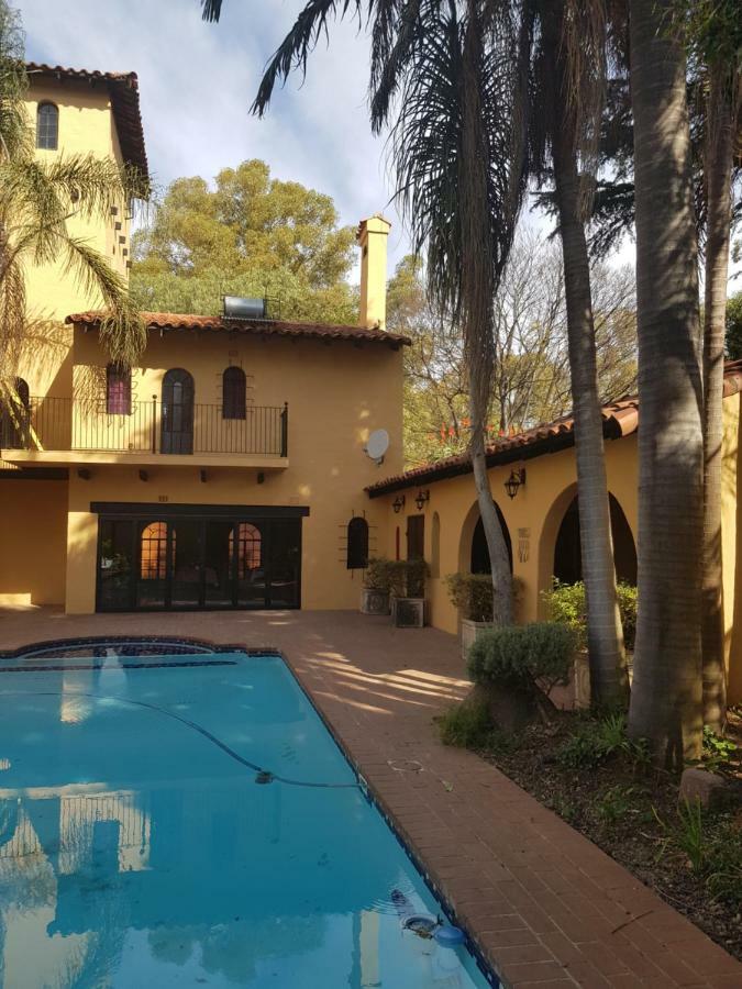 קמפטון פארק Airport Tower Lodge מראה חיצוני תמונה