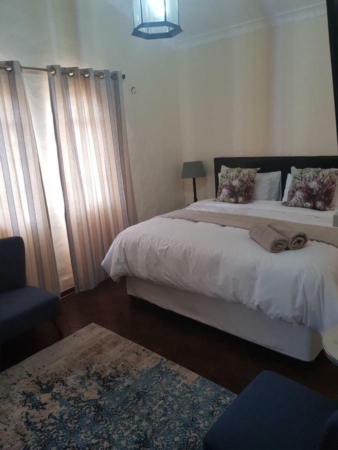 קמפטון פארק Airport Tower Lodge מראה חיצוני תמונה