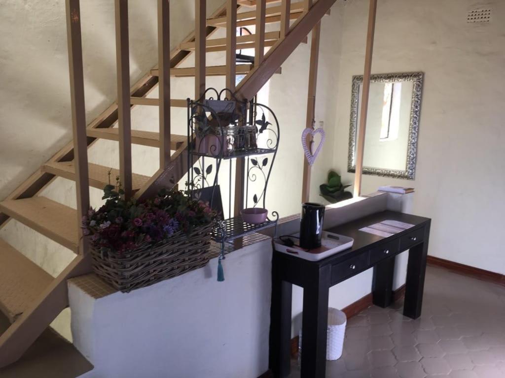 קמפטון פארק Airport Tower Lodge מראה חיצוני תמונה